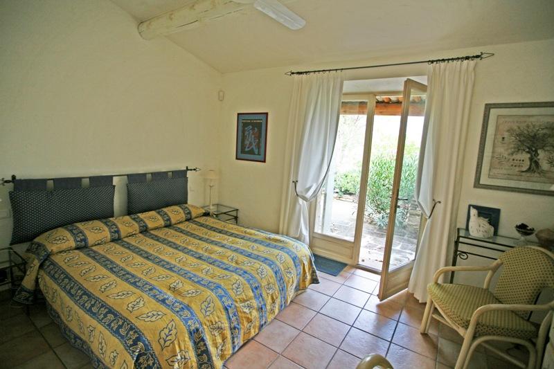 Luberon, maison en pierre de Gordes, possibilité de chambres d'hôtes.
